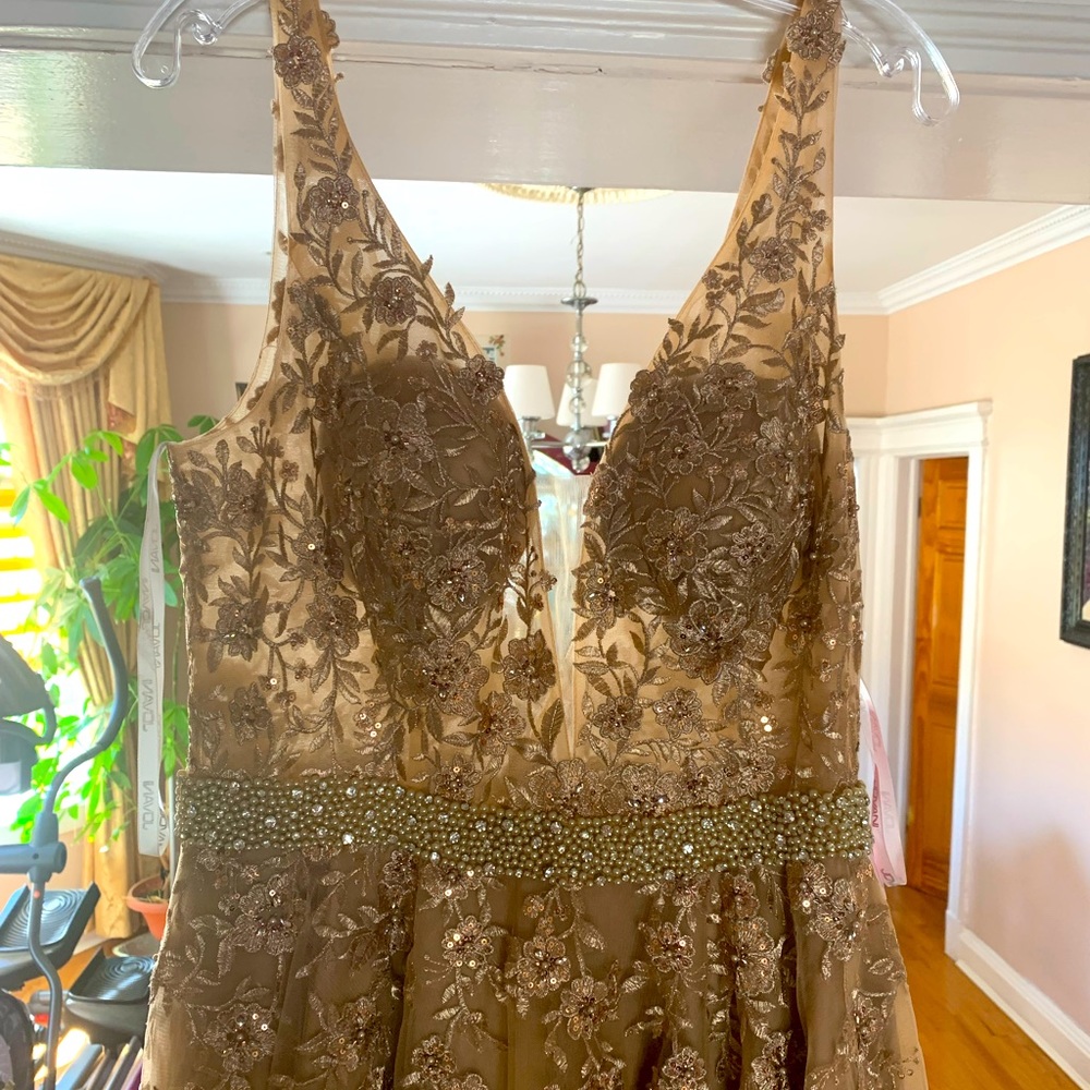 Jovani gown in size 14 Gold